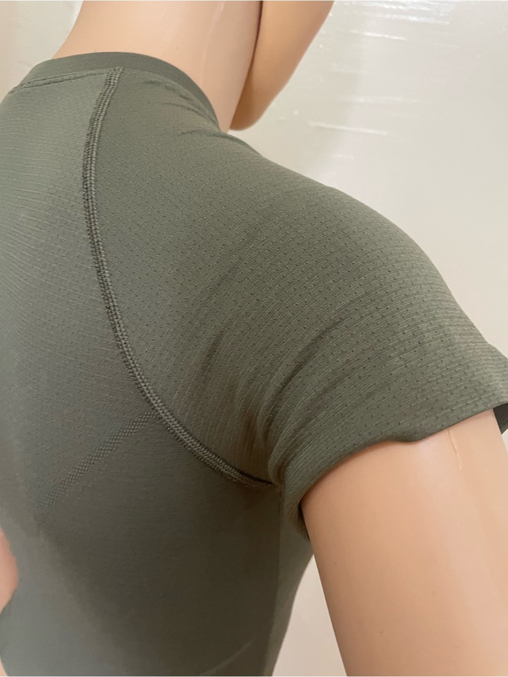 Lululemon Olive Green Seamless Ribbed Crop Tee - Women - Picture 5 of 13